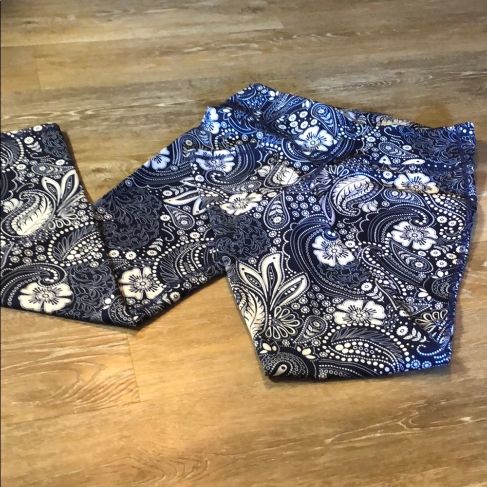 Old Navy Athletic Legging - Picture 2 of 4